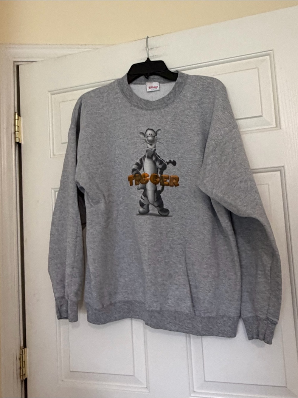 Vintage Tigger Gray Crewneck Sweatshirt The Disney Store Adult Size Large Unisex